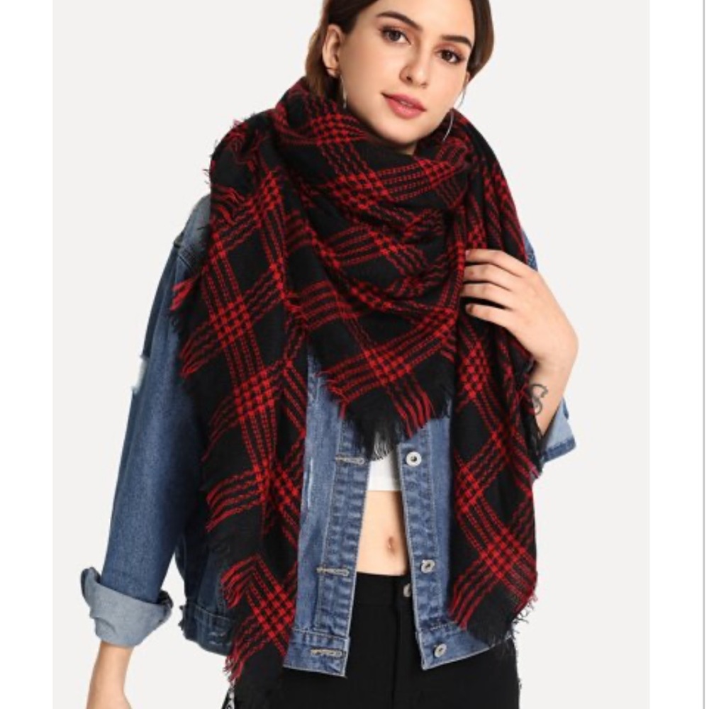 •frayed trim plaid scarf•